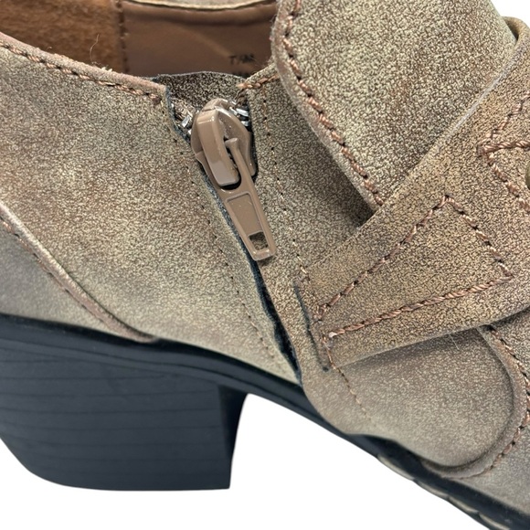 New 2 Lips Too Women Ankle Bootie Light Brown Burnished Toes Slip On & Zip 7.5 - Picture 9 of 14